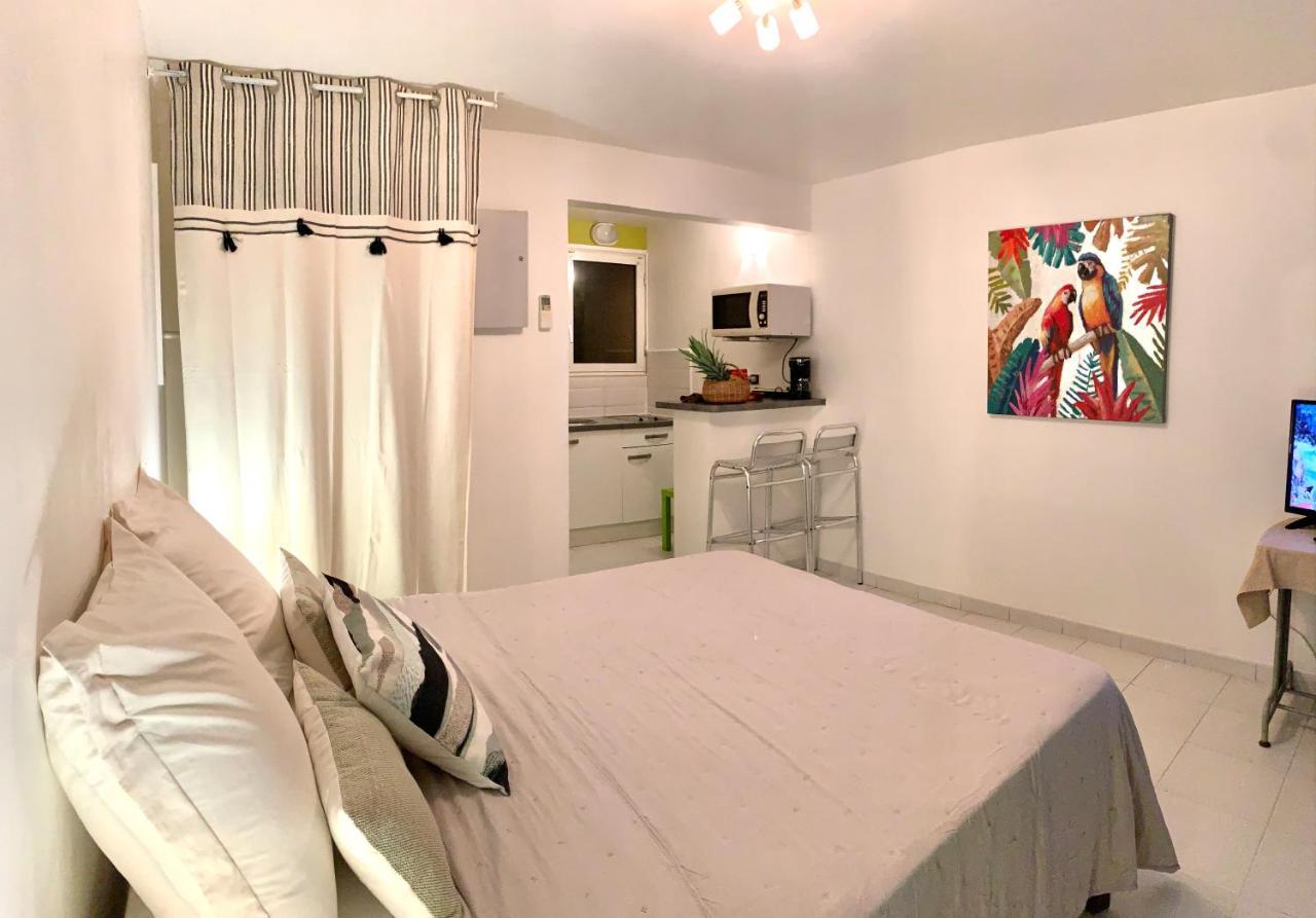 Superbe Studio Ultra COSY à 2 min de la PLAGE Sainte-Anne Extérieur photo