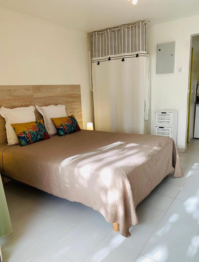 Superbe Studio Ultra COSY à 2 min de la PLAGE Sainte-Anne Extérieur photo