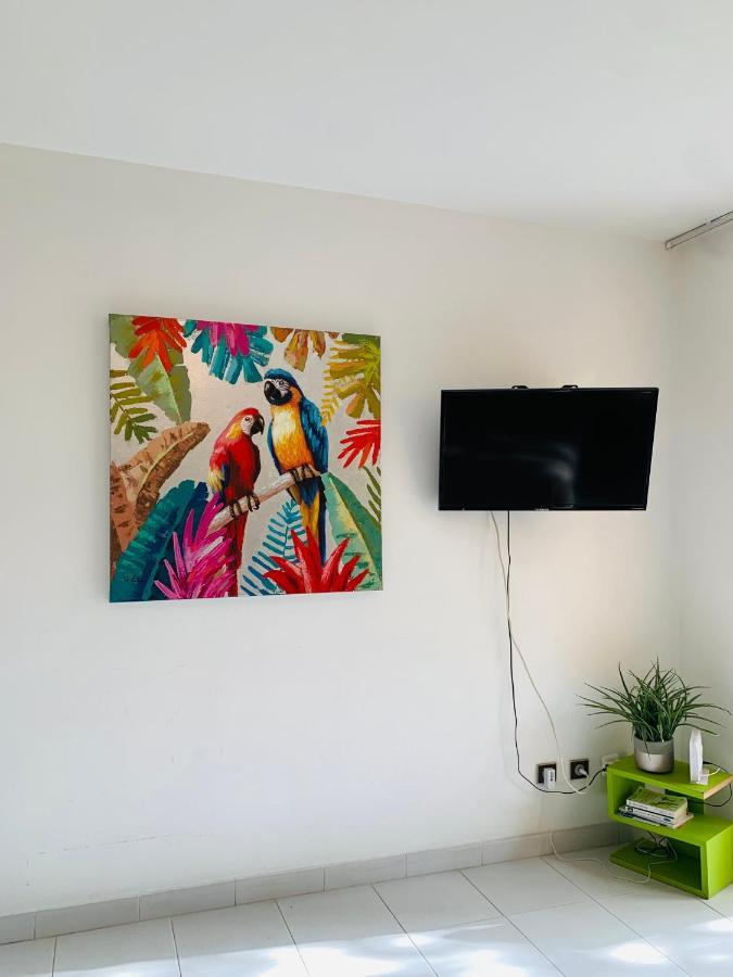 Superbe Studio Ultra COSY à 2 min de la PLAGE Sainte-Anne Extérieur photo